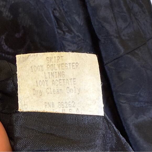 Ever Beauty Petite, Elegant Black Sleeveless Dress. Size 8P. Velvety Details - Picture 7 of 7